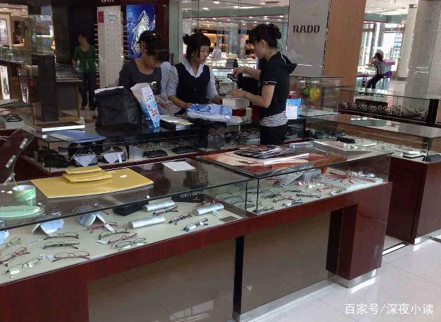 为什么很多眼镜店没有顾客却没倒闭?老板说了实情,竟有这些秘密